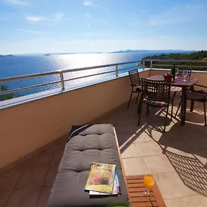 https://lea-apartments.hotelinzadar.com